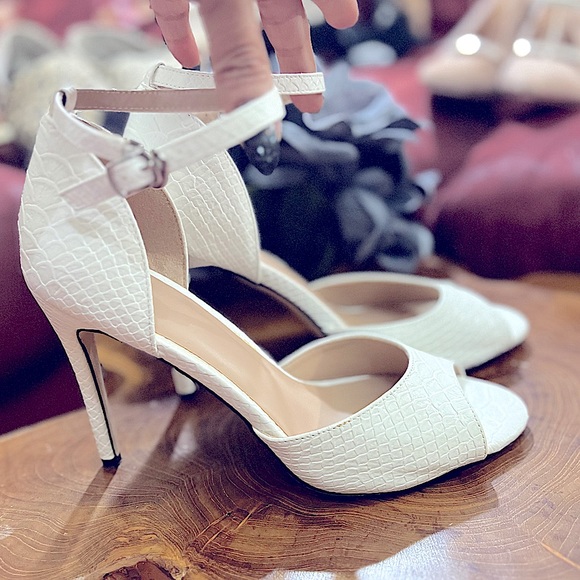 Mary-Jane style White Snakeskin Peep-Toe Stiletto Heels - Picture 14 of 16